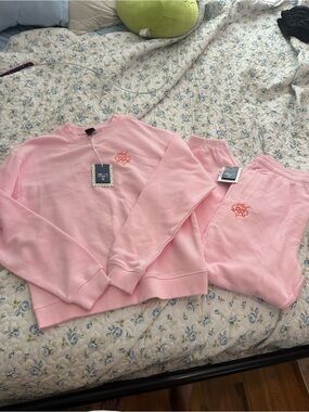 Roller Rabbit Light Pink Crewneck Sweatshirt & Jogger Set